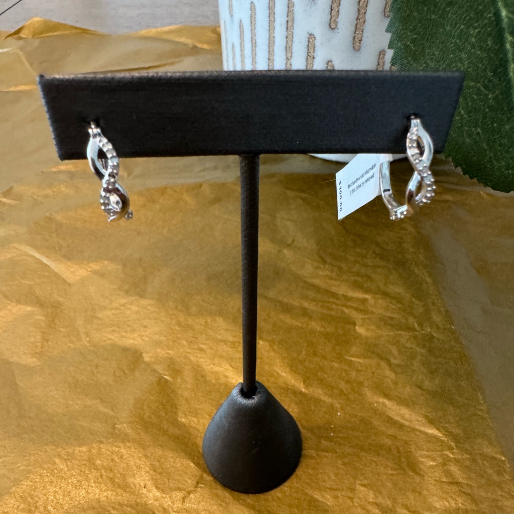 Pretty Silver Earrings With Real Diamonds Nwt 22$
